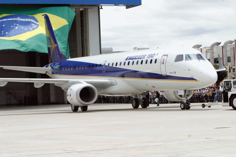 Embraer descarta demissões no Brasil e negocia tarifa zero nos EUA