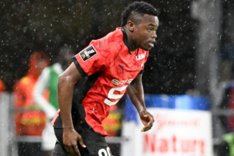 Vasco acerta contratação do atacante Andrés Gómez junto ao Rennes