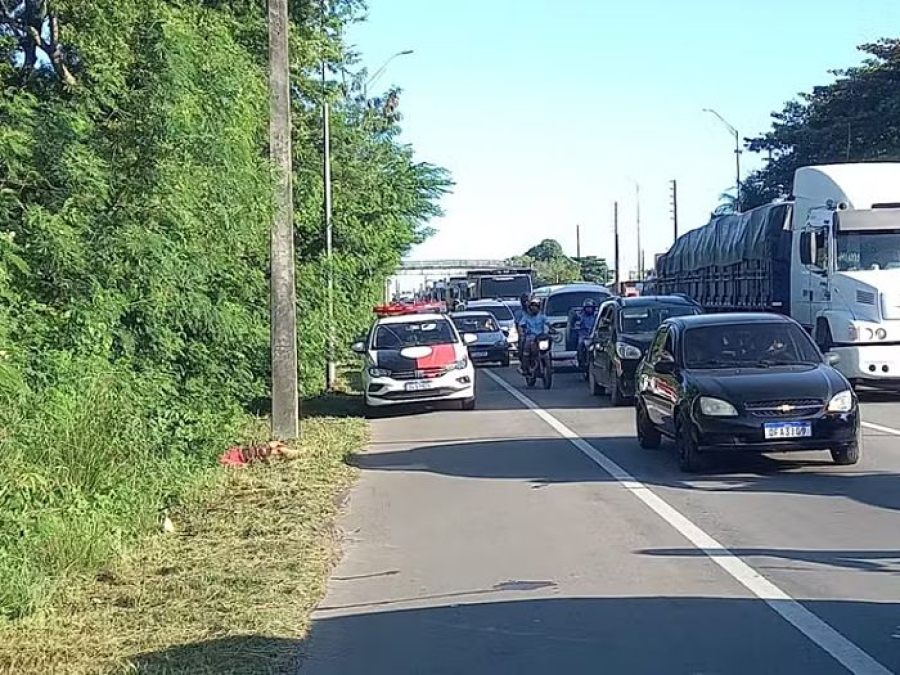 Na PB: Jovem é encontrado às margens da BR-101, com mãos amarradas e marcas de tiros