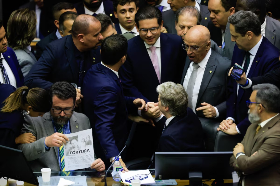 Motta envia pedido de afastamento de 15 deputados após motim na Câmara